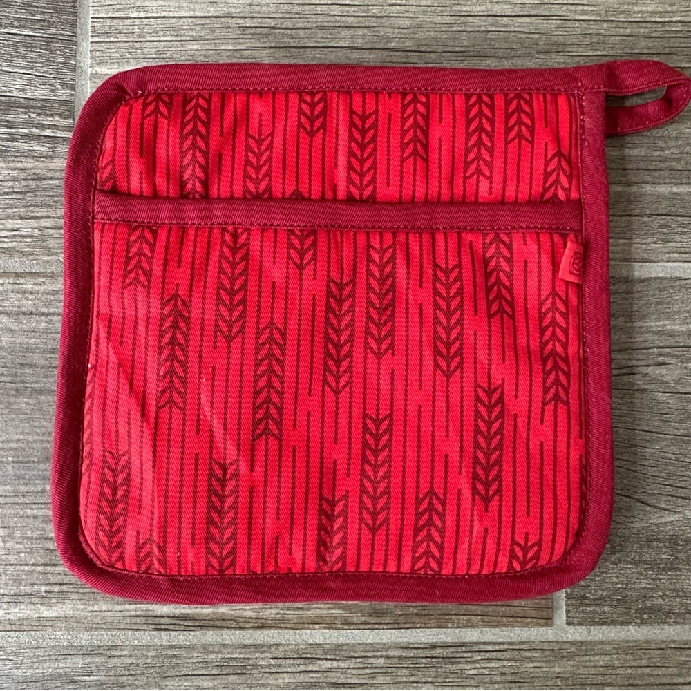 King Arthur MuKitchen Pot Holder Red Mini Wheat Stripe Pattern Holiday Gift NWOT